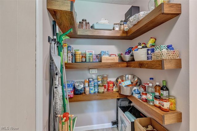 24000 Amesbury Drive, North Olmsted, OH 44070
