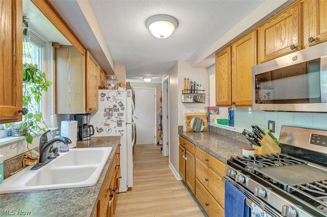 24000 Amesbury Drive, North Olmsted, OH 44070