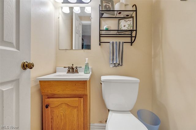 24000 Amesbury Drive, North Olmsted, OH 44070