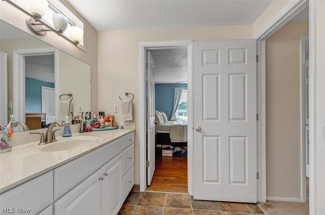 24000 Amesbury Drive, North Olmsted, OH 44070