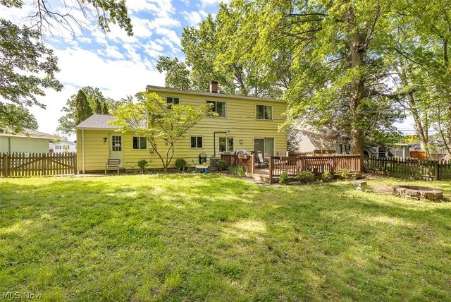 24000 Amesbury Drive, North Olmsted, OH 44070