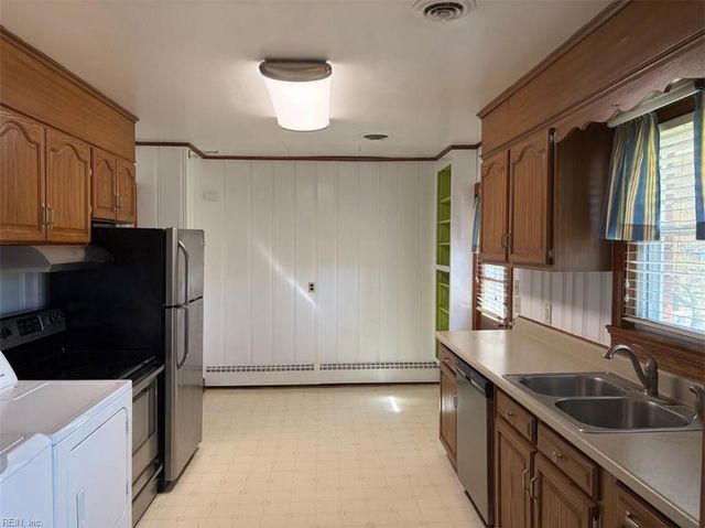 16 S Greenfield AVE, Hampton, VA 23666