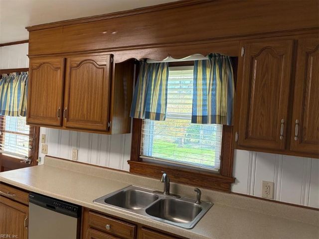 16 S Greenfield AVE, Hampton, VA 23666