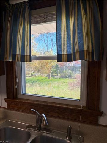 16 S Greenfield AVE, Hampton, VA 23666