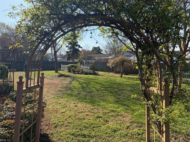 16 S Greenfield AVE, Hampton, VA 23666