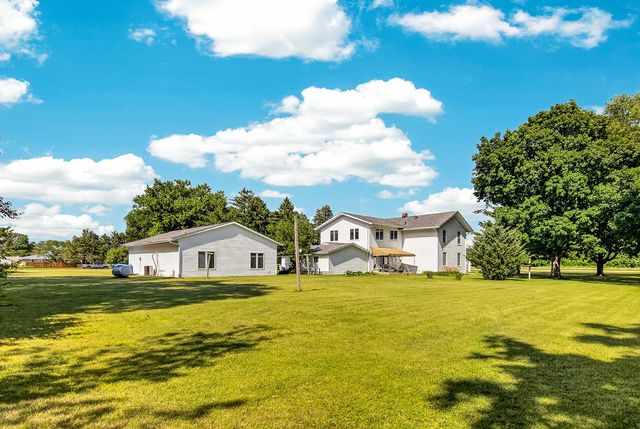 9690 N 2ND Street, Roscoe, IL 61073