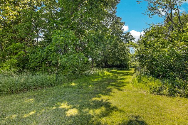 9690 N 2ND Street, Roscoe, IL 61073