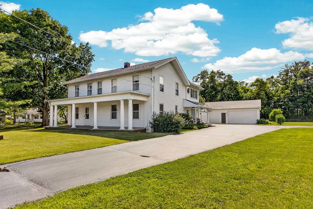 9690 N 2ND Street, Roscoe, IL 61073