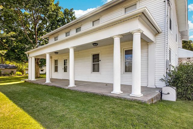 9690 N 2ND Street, Roscoe, IL 61073