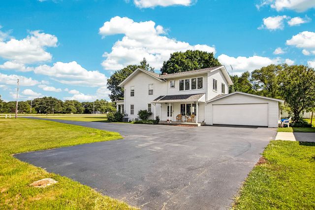 9690 N 2ND Street, Roscoe, IL 61073