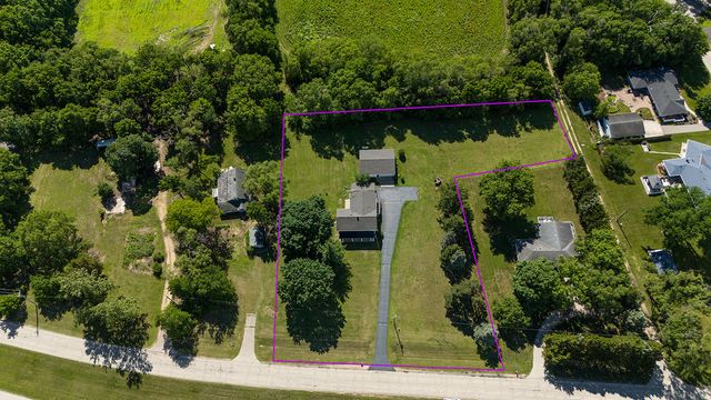 9690 N 2ND Street, Roscoe, IL 61073