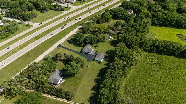 9690 N 2ND Street, Roscoe, IL 61073