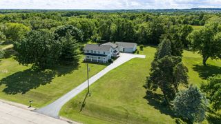 9690 N 2ND Street, Roscoe, IL 61073