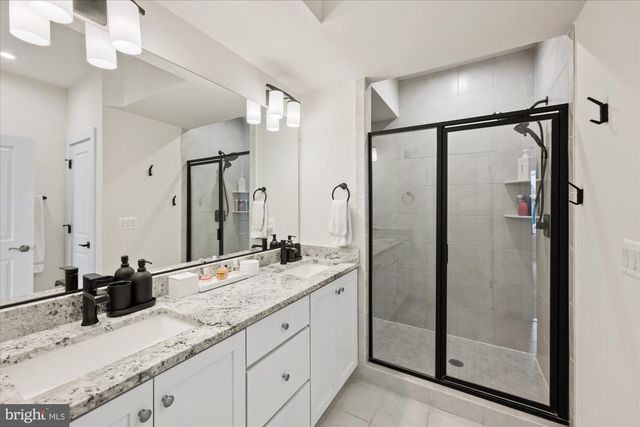 2236 S GLEBE RD, Arlington, VA 22204