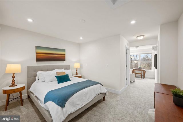 2236 S GLEBE RD, Arlington, VA 22204