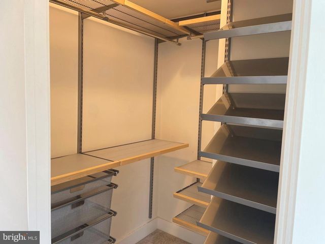 2236 S GLEBE RD, Arlington, VA 22204