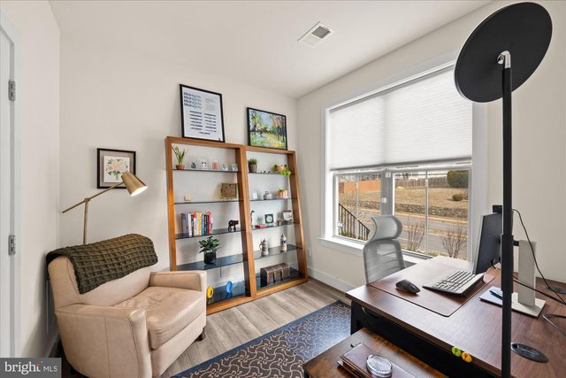 2236 S GLEBE RD, Arlington, VA 22204