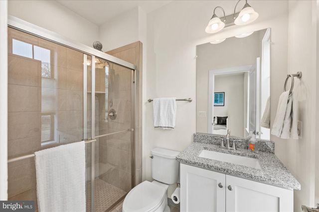 2236 S GLEBE RD, Arlington, VA 22204