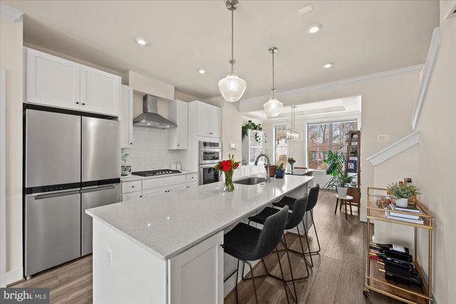 2236 S GLEBE RD, Arlington, VA 22204