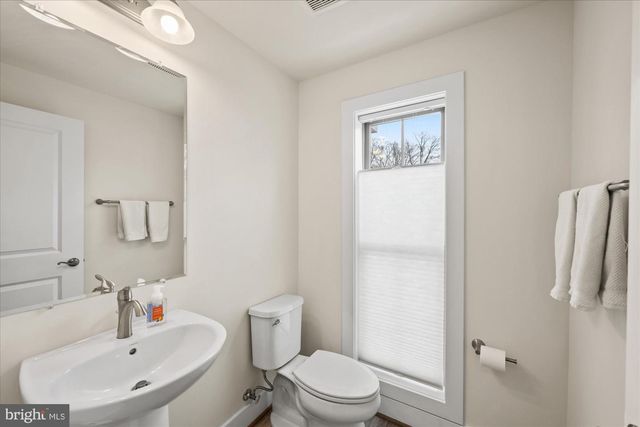 2236 S GLEBE RD, Arlington, VA 22204