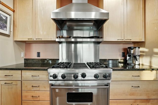 35 Cherry St Unit 404, Burlington, VT 05401