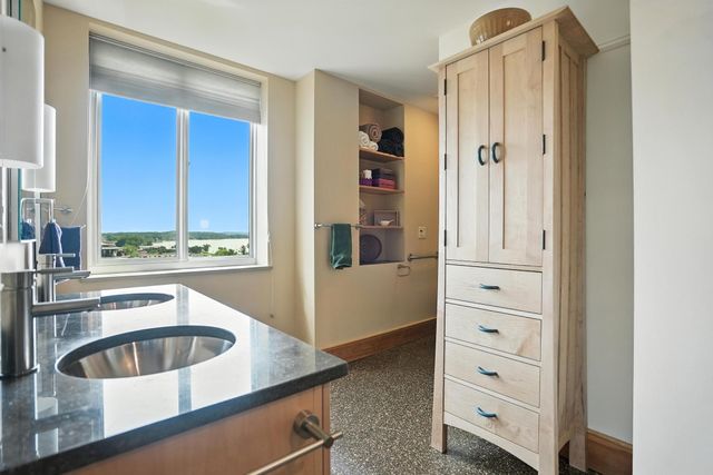 35 Cherry St Unit 404, Burlington, VT 05401