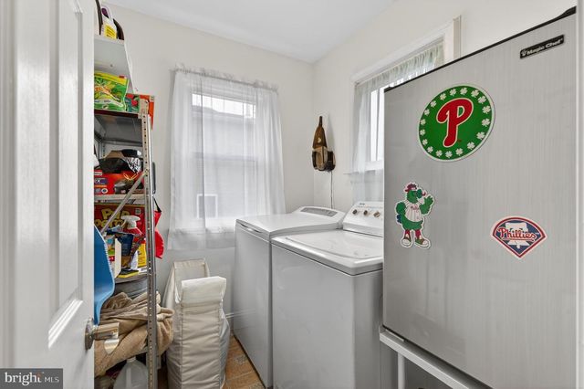 109 E MILL RD, Maple Shade, NJ 08052