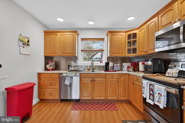 109 E MILL RD, Maple Shade, NJ 08052