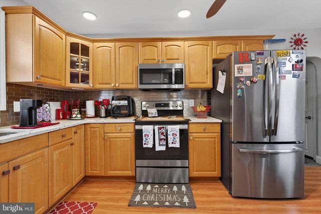 109 E MILL RD, Maple Shade, NJ 08052