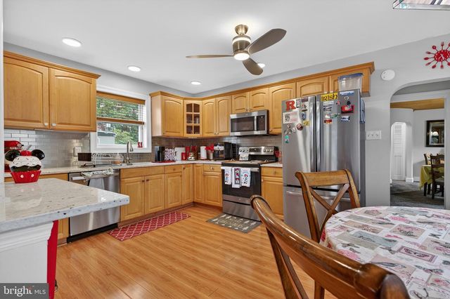 109 E MILL RD, Maple Shade, NJ 08052