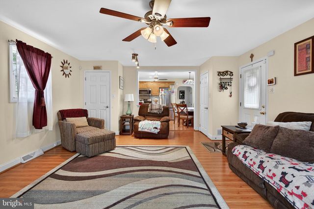 109 E MILL RD, Maple Shade, NJ 08052