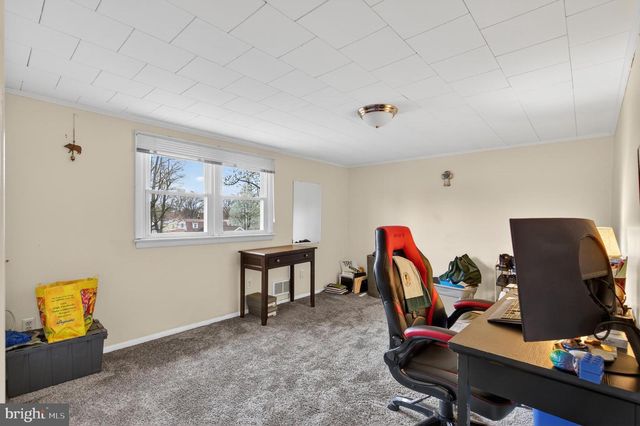 109 E MILL RD, Maple Shade, NJ 08052