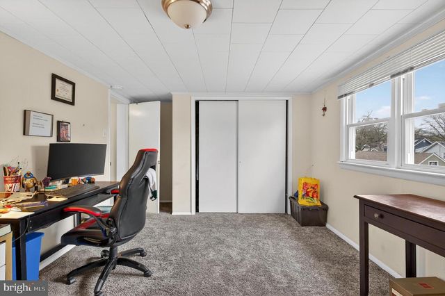 109 E MILL RD, Maple Shade, NJ 08052