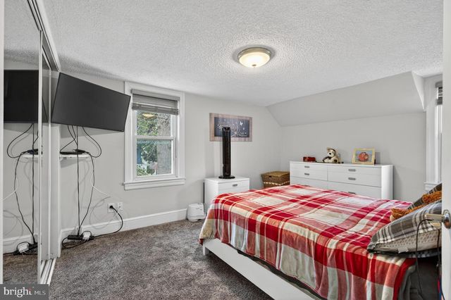 109 E MILL RD, Maple Shade, NJ 08052