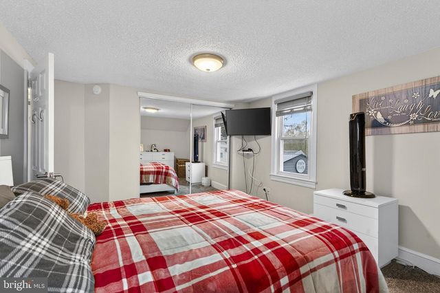 109 E MILL RD, Maple Shade, NJ 08052