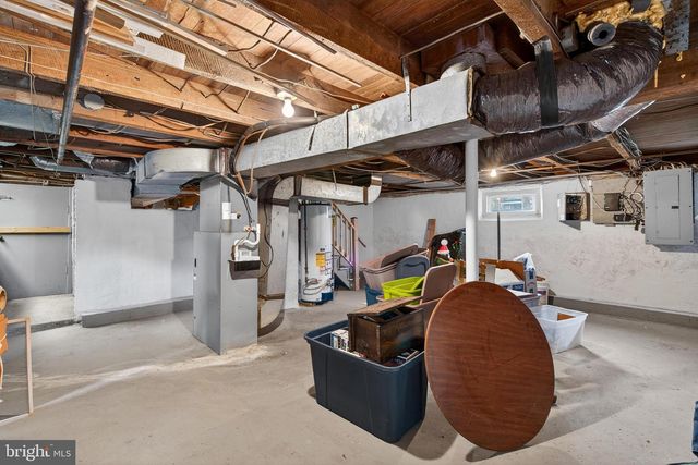 109 E MILL RD, Maple Shade, NJ 08052