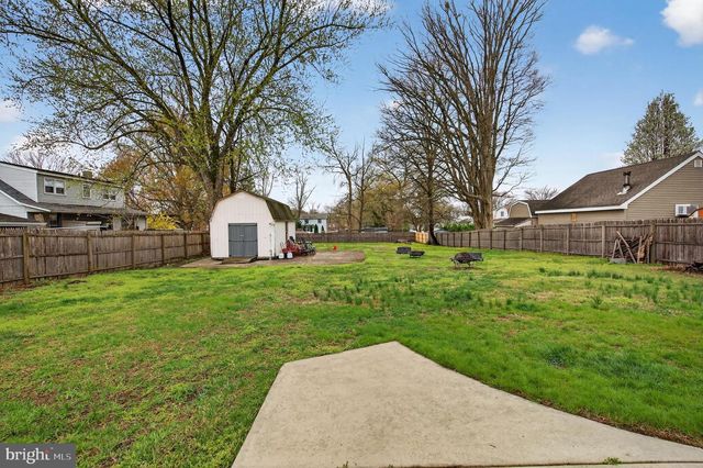 109 E MILL RD, Maple Shade, NJ 08052