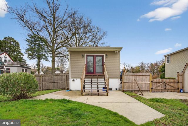 109 E MILL RD, Maple Shade, NJ 08052