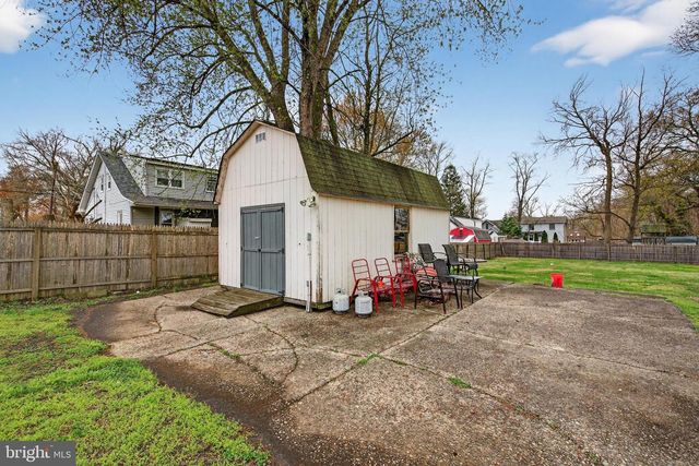 109 E MILL RD, Maple Shade, NJ 08052