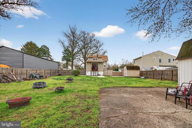 109 E MILL RD, Maple Shade, NJ 08052