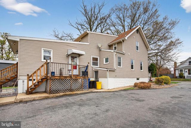 109 E MILL RD, Maple Shade, NJ 08052