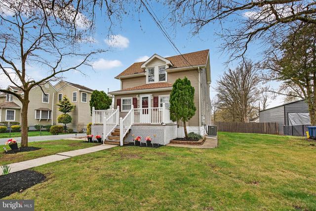 109 E MILL RD, Maple Shade, NJ 08052