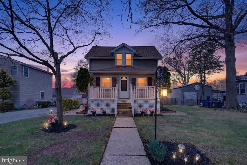 109 E MILL RD, Maple Shade, NJ 08052