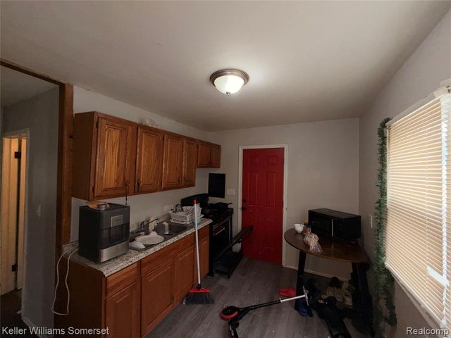 13069 Sarsfield Avenue, Warren, MI 48089