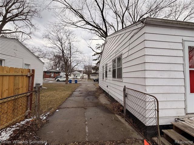 13069 Sarsfield Avenue, Warren, MI 48089