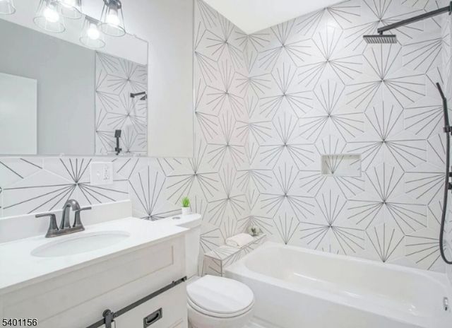 3 Minerva St, Jersey City, NJ 07304