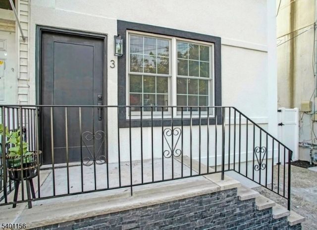 3 Minerva St, Jersey City, NJ 07304