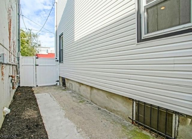 3 Minerva St, Jersey City, NJ 07304