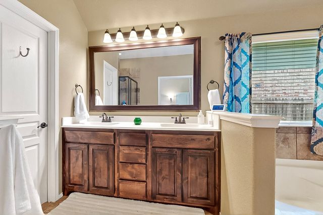 733 Ravenwood Drive, Saginaw, TX 76179