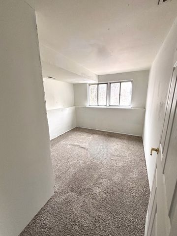 335 Shiloh Lane, Elgin, IL 60120